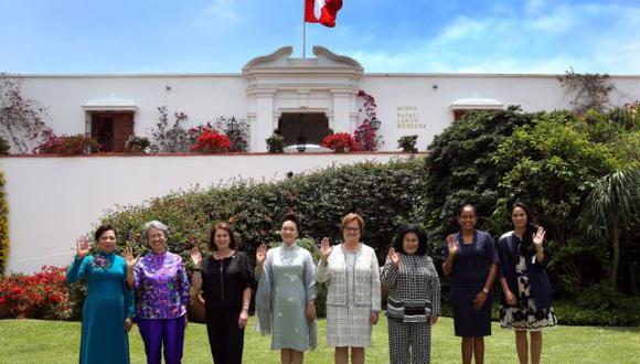 Primera dama Nancy Lange recibió a esposas de líderes de APEC. (Andina)