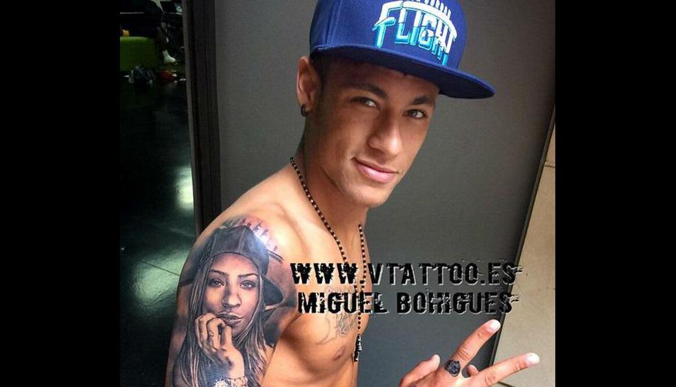 Neymar |El astro brasileño saturó las redes sociales con el nuevo tatuaje que se hizo en honor a su hermana Rafaella Santos. El futbolista se colocó esta imagen en el brazo izquierdo. (Instagram:  Miguel Ángel Bohigues)