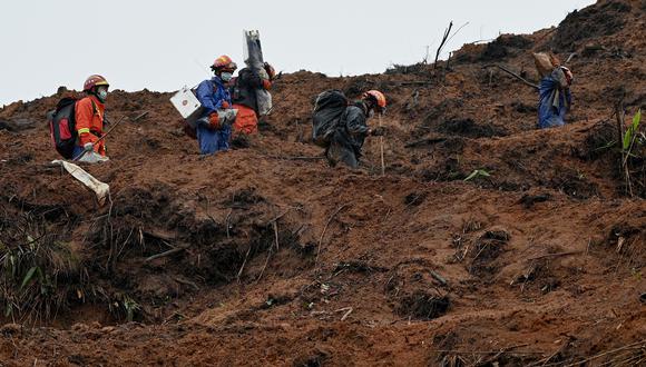Los equipos de rescate peinan el lugar donde se estrelló el vuelo MU5375 de China Eastern el 21 de marzo, cerca de Wuzhou, en la provincia de Guangxi. (Foto: Noel Celis / AFP)