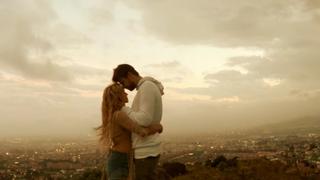 Gerard Piqué y Shakira muestran su apasionado amor en nuevo video [Video]