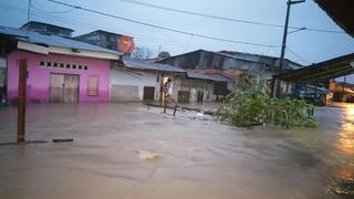 Loreto: Intensa lluvia inunda calles en Iquitos esta madrugada [FOTOS]