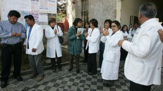 Huelga médica: Acuerdo entre galenos y el gobierno vuelve a entramparse