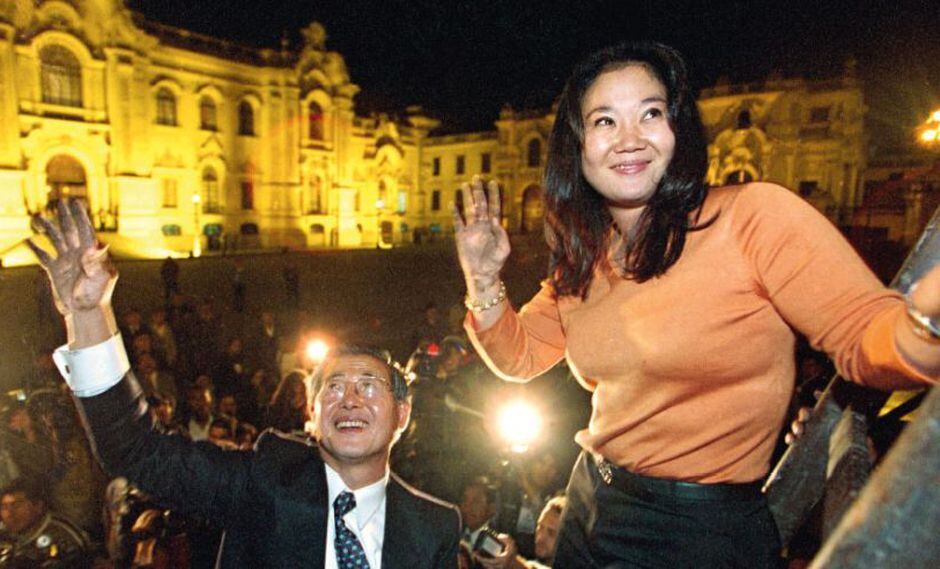 Las manos sucias de Alberto Fujimori y su hija Keiko al subir la reja de Palacio es una imagen icónica tomada por la fotógrafa Verónica Salem.