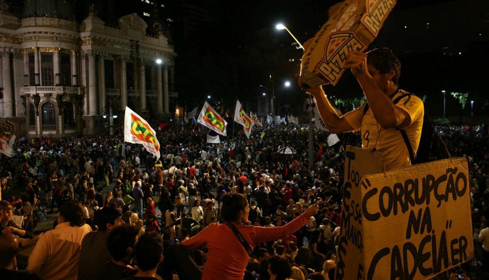 Manifestantes protestaron en las calles de las principales ciudades del Brasil en contra de Temer. (Foto: EFE)