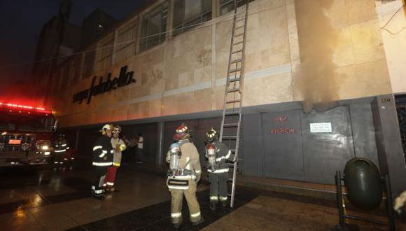 El incendio se produjo en la cuadra 5 de Jirón de la Unión. (Foto: José Caja / GEC)