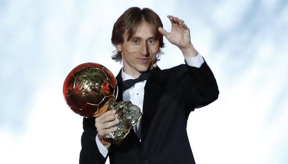 Luka Modric, para cerrar el año, ganó el Balón de Oro entregado por France Football (Foto: AFP).