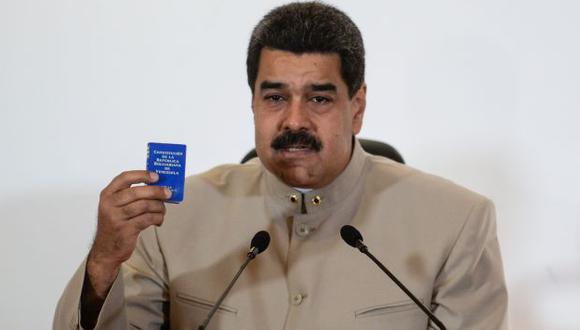 Nicolás Maduro entrega a poder electoral decreto de Asamblea Constituyente. (AFP)