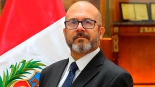 Víctor Zamora Mesía jura como el nuevo ministro de salud en medio del estado de emergencia nacional