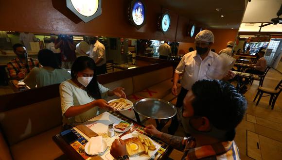 Los restaurantes contarán con un aforo del 60% desde el lunes 6 de setiembre. (Foto: GEC)