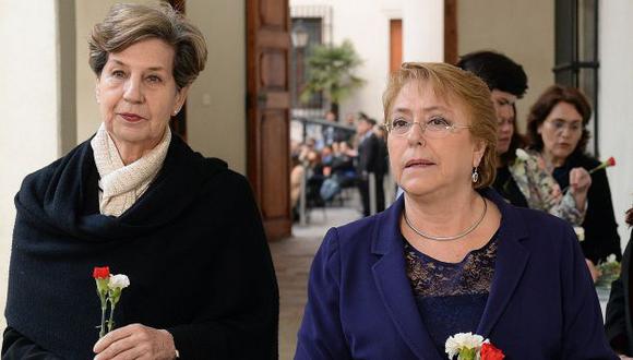 Los 43 años. Allende estuvo en la ceremonia de homenaje que encabezó Michelle Bachelet. (EFE)