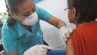 EsSalud vacunará a más de 13 mil personas de la tercera edad contra la influenza | FOTOS