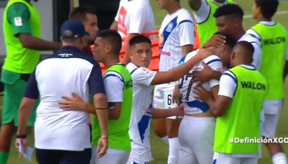 Los jugadores de Alianza Atlético consolaron a Zanelatto que quedó afectado al ver la lesión de Fernández. Foto: GOLPERÚ.