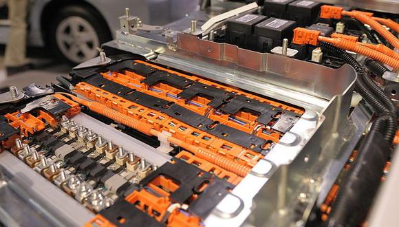 El litio es fundamental para la producción de baterías para autos eléctricos.