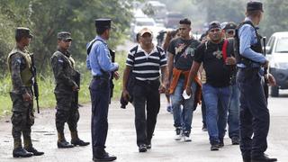Honduras asegura frontera con Guatemala para evitar paso de caravana de migrantes