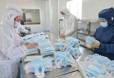 Venta de mascarillas falsas inunda China ante la alarma del coronavirus