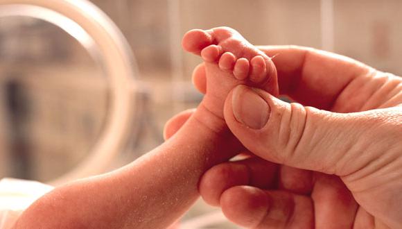 El caso de un bebé infectado por coronavirus durante su gestación podría demostrar la posibilidad del contagio madre-hijo durante el embarazo.
