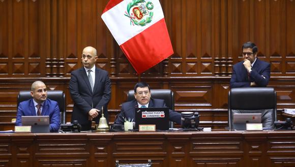 Alejandro Soto, presidente del Congreso, no ha respondido hasta el momento bajo qué criterios la Mesa Directiva aprobó el aumento.