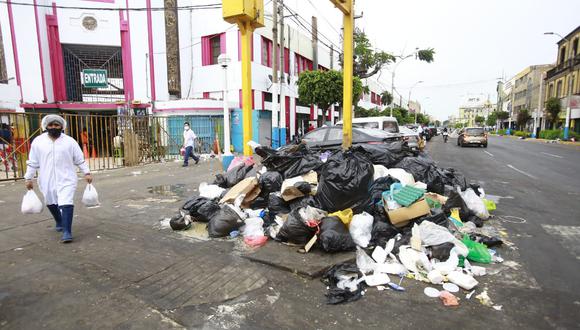 Las calles del Callao lucen llenas de basura. (Foto: Jessica Vicente/ @photo.ge)