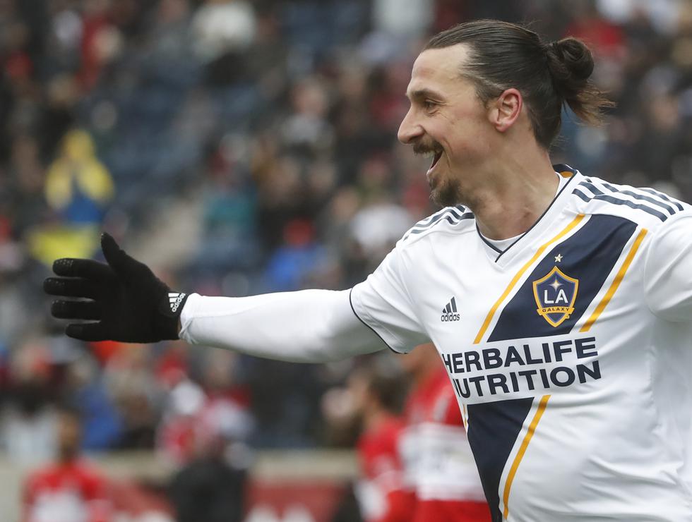 Zlatan Ibrahimovic vuelve a sonreír con la camiseta de Los Ángeles Galaxy en los Estados Unidos. (AFP)