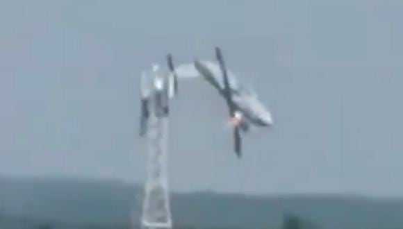 Un video difundido en las redes sociales y en la televisión muestra que el motor en el ala derecha de la aeronave prende fuego antes de estrellarse. (Foto: Twitter)