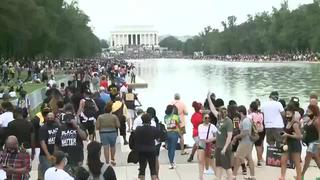 Miles protestan en el centro de Washington contra el racismo en EE.UU