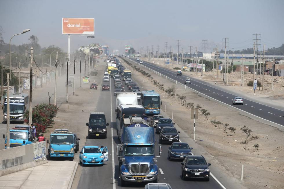 Congestión vehicular regreso del sur por Semana Santa en el km60. (Jesus Salcedo / GEC)