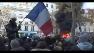 Choques entre manifestantes y policías en París en protestas contra ley de seguridad 