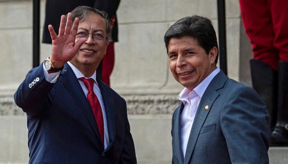 Gustavo Petro y Pedro Castillo. (AFP).
