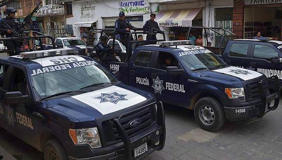 Policía Federal patrulla una calle de Teloloapan, Guerrero. (AFP)