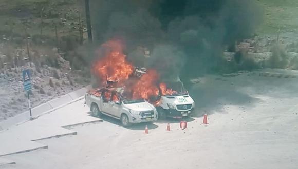 Manifestantes atacaron la minera de cobre Antapaccay en Espinar, Cusco, e incendiaron dos vehículos. (Foto: Twitter)