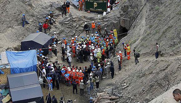 Estiman que unos 30 mil mineros artesanales laboran de forma ilegal en Ica. (Reuters)