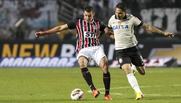 Paolo jugó un buen partido y reafirmó su condición de ídolo corinthiano. El peruano no para de conquistar títulos. (AFP)