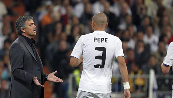 Pepe insultó al árbitro y Mourinho cuestionaba sus fallos. (futbol.argentino)