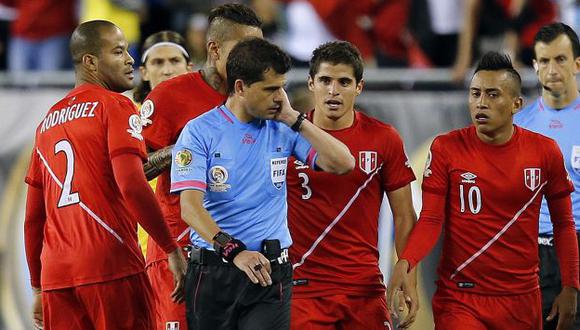 ¿Realmente usó la tecnología en el partido Peru-Brasil el árbitro Andrés Cunha? (EFE)