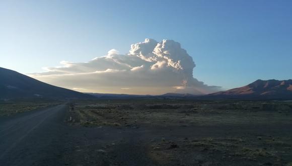 Este lunes se reportó una expulsión de cenizas en el volcán Ubinas, ubicado en la región Moquegua. (Foto: COEN)
