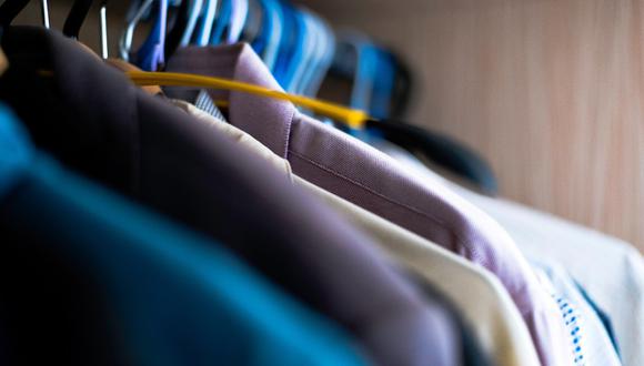 Existen unos trucos caseros para quitar las manchas de lejía de la ropa. (Foto: Pexels)