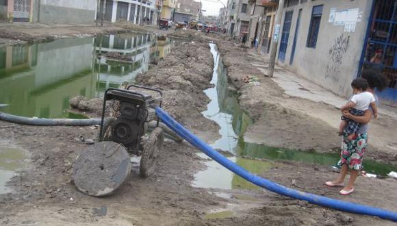 Aniegos por colapso de desagües son constantes en distrito chiclayano de José Leonardo Ortiz. (Juan Mendoza)
