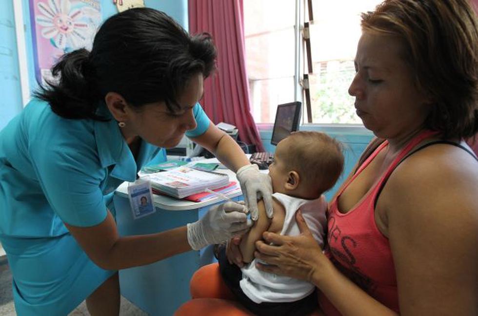 A los recién nacidos se les colocará dos vacunas: una contra la hepatitis B, que es la principal causa de cáncer de hígado, y la BGC. (Foto: EsSalud)