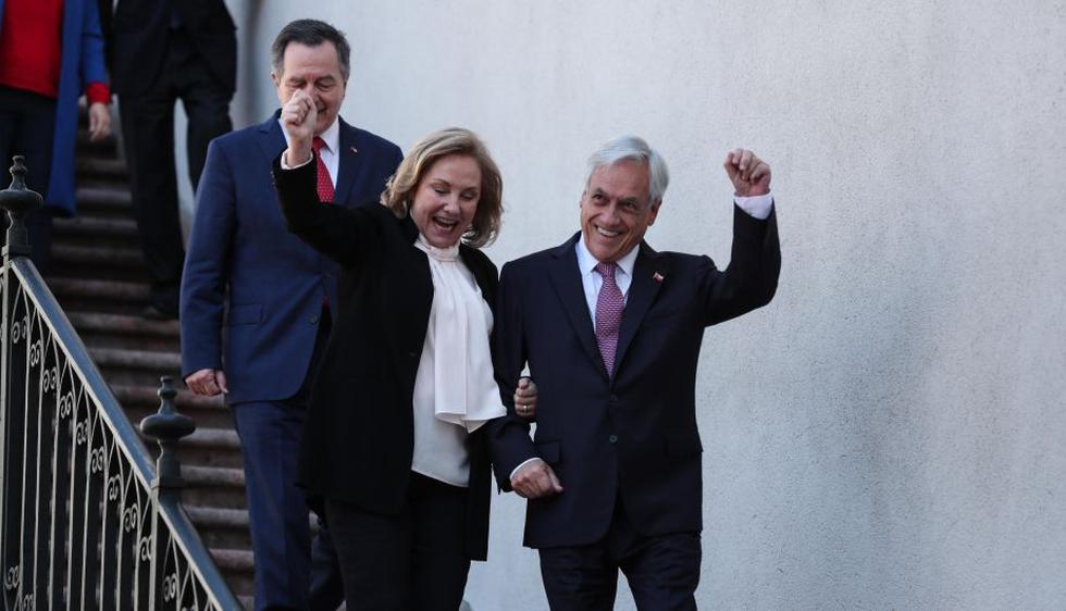 El presidente de Chile, Sebastián Piñera (d); la primera dama, Cecilia Morel (c); y el canciller chileno, Roberto Ampuero. (EFE)