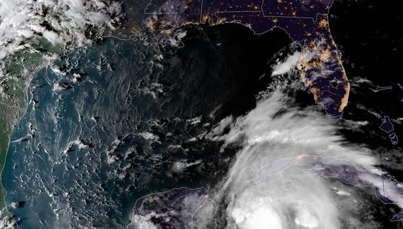 La tormenta alcanzará pronto el status de huracán, cuando toque Florida. (Foto: AP)