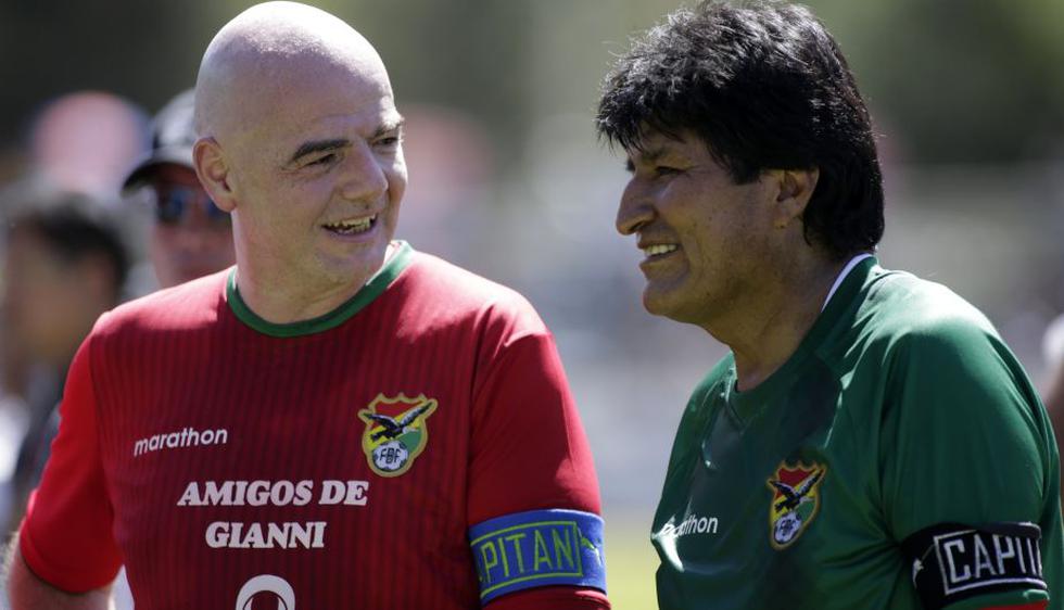 Así se vivió el partido entre Gianni Infantino y Evo Morales. (AFP)