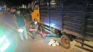 Policía interviene camión y halla 42 paquetes de droga camuflada en Áncash
