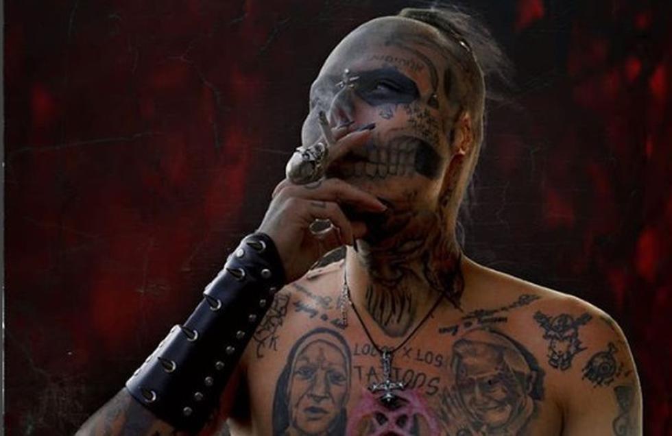 Eric Yeiner Hincapié Ramírez, un tatuador colombiano de 22 años que se hace llamar 'Kalaca Skull', se sometió a varias cirugías plásticas para parecerse a una calavera.