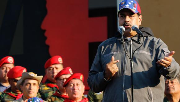 Nicolás Maduro dijo "estar listo" para participar en un proceso de diálogo al tiempo que ratificó que los fusiles de la Fuerza Armada están preparados para "defender la soberanía". (Foto: EFE)