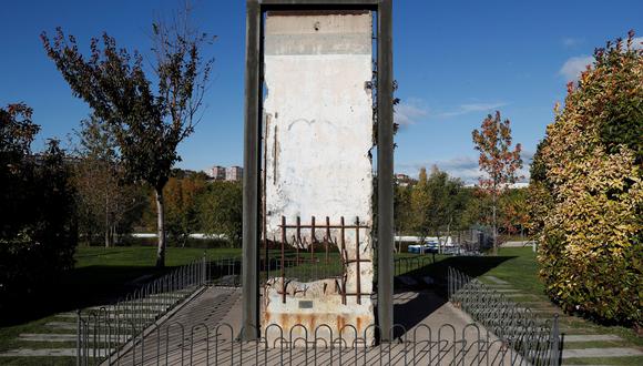 Otra de las piezas del Muro de Berlín reposa en el Parque Europa de Torrejón de Ardoz, en Madrid. (Foto: EFE)
