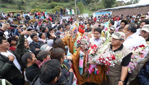 La ministra de Desarrollo Agrario y Riego, Nelly Paredes, encabezó en Ayacucho la ceremonia de colocación de la primera piedra del proyecto de irrigación “Esmeralda Alta”, con una inversión de S/98 millones.