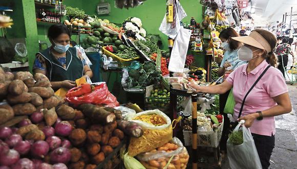 Lima, lunes 04 de abril 2022Situaci—n de precios tras un posible desabastecimiento de productos en el Mercado Lobaton de Lince.Fotos: Jesus Saucedo