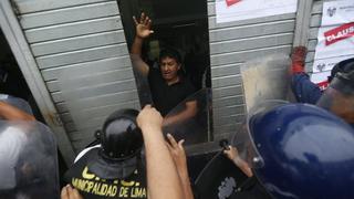 Comerciantes se enfrentaron a serenos por clausura de galería en Jr. Ayacucho