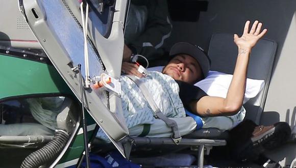 Tristeza. Recuperación de Neymar tomará de cuatro a seis semanas. (Reuters)