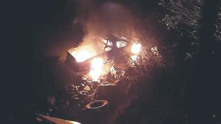 Junín: Vehículo cae río Mantaro, se incendia y dos ocupantes salen nadando para no morir